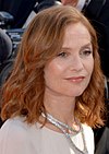 https://upload.wikimedia.org/wikipedia/commons/thumb/f/f4/Isabelle_Huppert_Cannes_2017_2.jpg/100px-Isabelle_Huppert_Cannes_2017_2.jpg